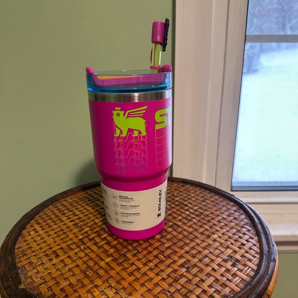 Stanley 20oz Neon Pink Reverb - Picture 2 of 6